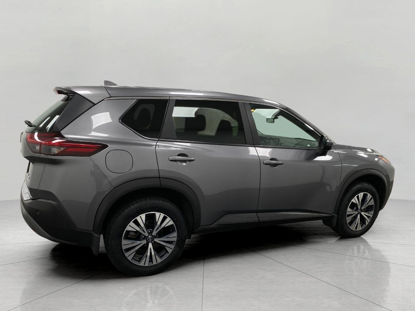 Used 2023 Nissan Rogue SV image 2
