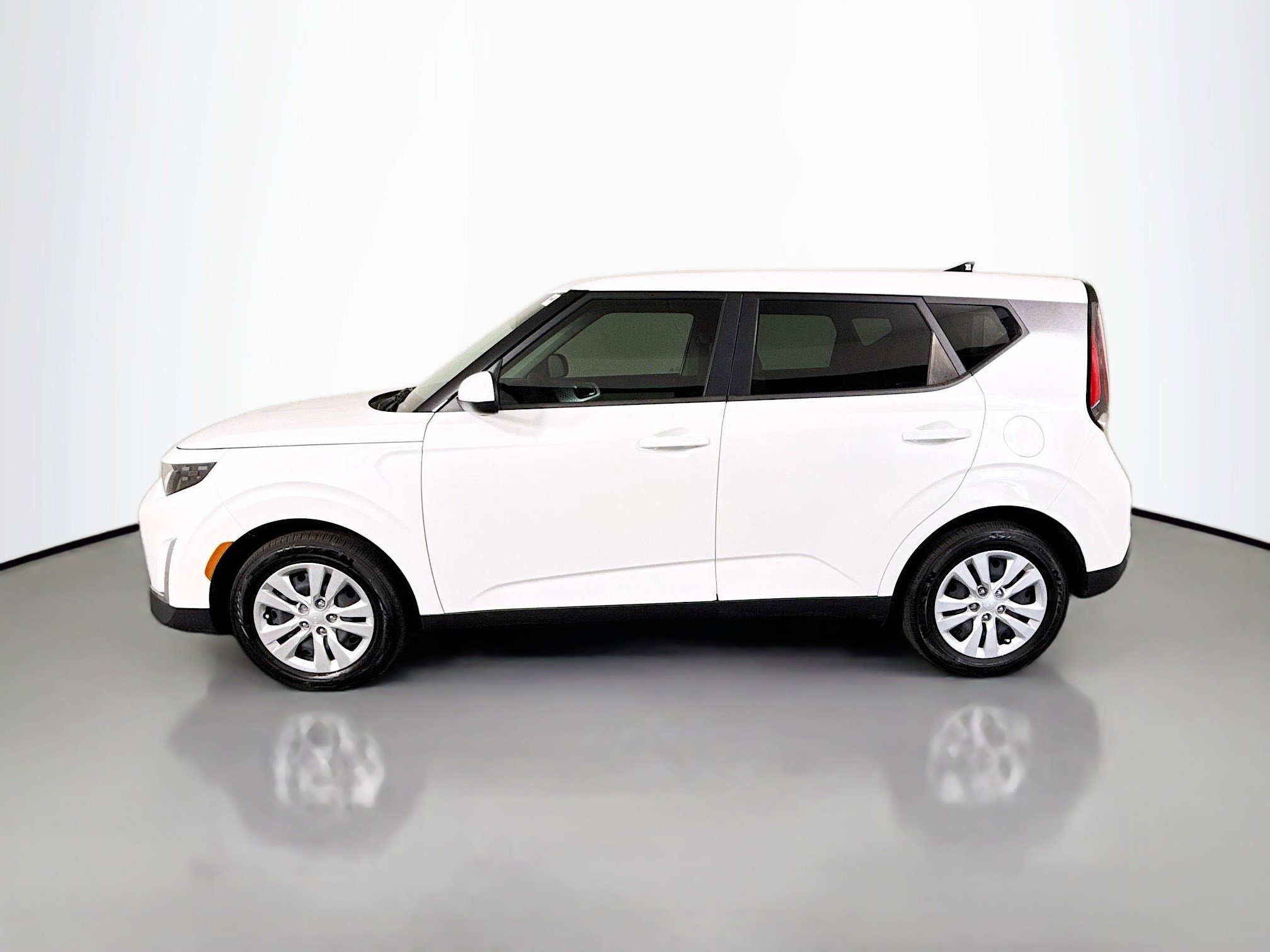Used 2024 Kia Soul LX image 6