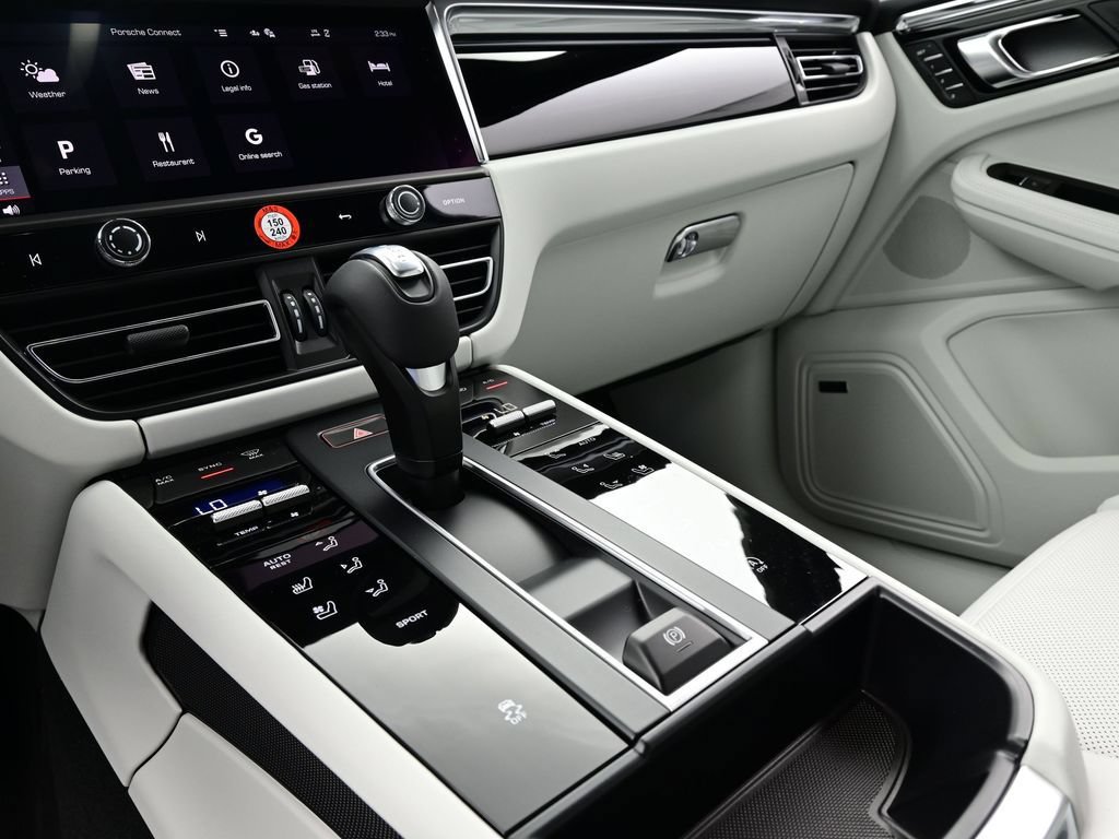 Certified 2026 Porsche Macan AWD/4WD image 11
