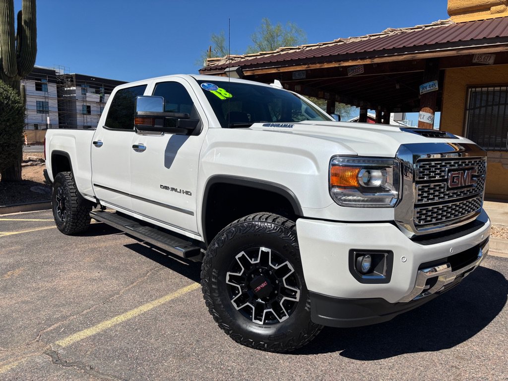 Used 2018 GMC Sierra 2500 Denali w/ Duramax Plus Package AWD/4WD image 3