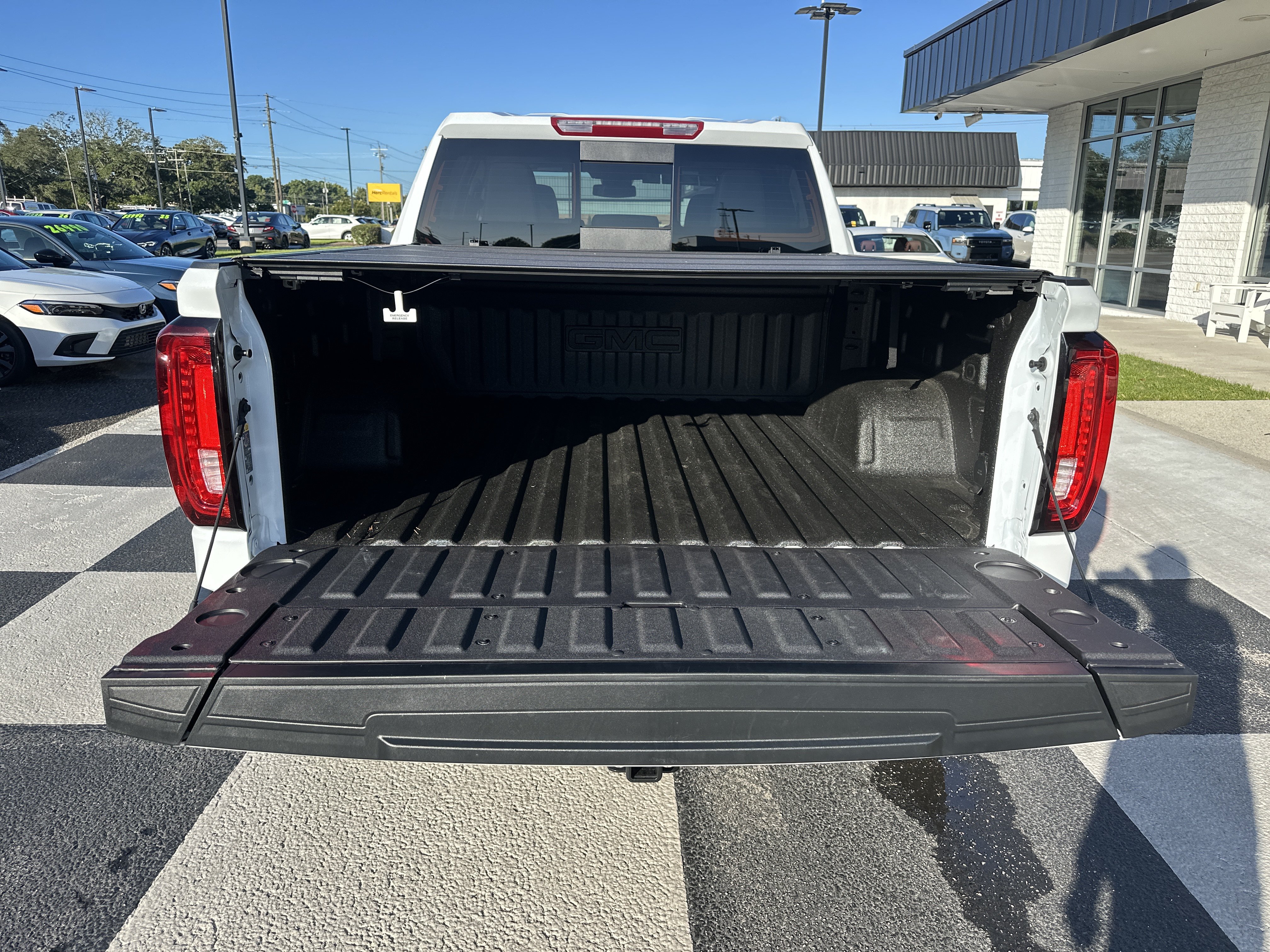 Used 2026 GMC Sierra 1500 SLT w/ SLT Premium Plus Package AWD/4WD image 8