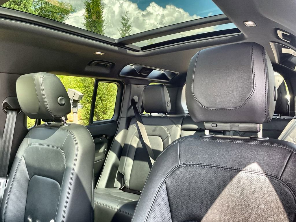 Certified 2024 Land Rover Defender 110 SE AWD/4WD image 19