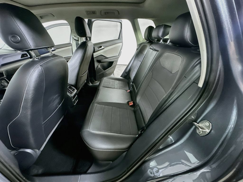Used 2022 Volkswagen Taos SE w/ Panoramic Sunroof Package FWD image 15