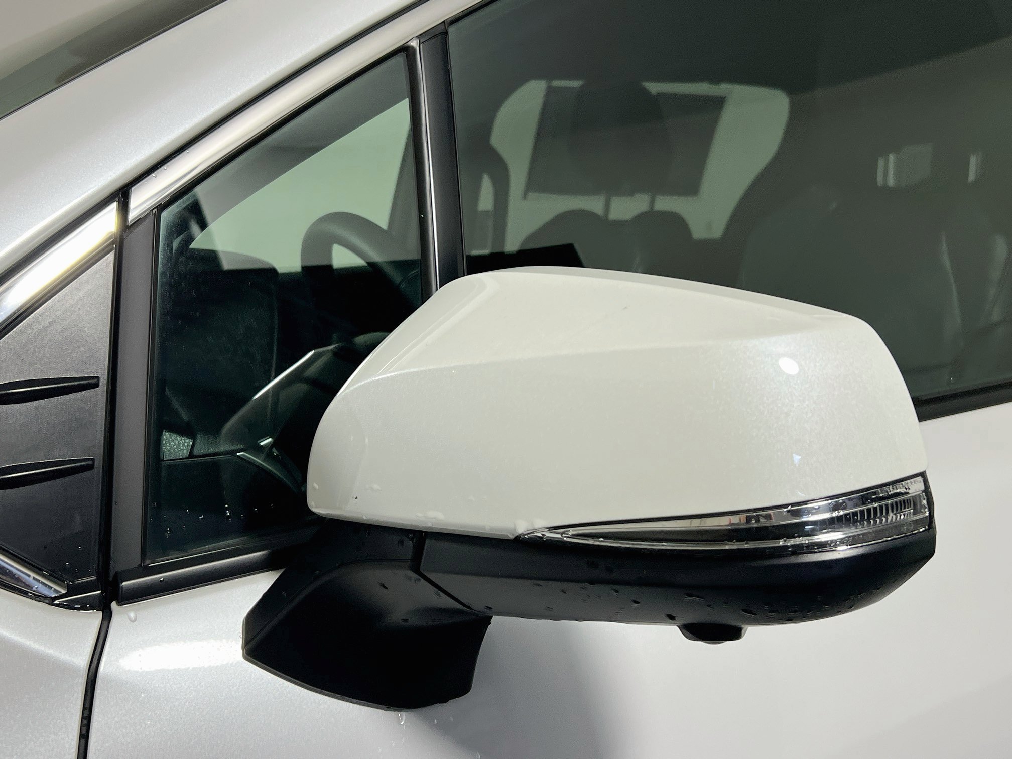 Used 2025 Toyota Sienna Platinum FWD image 12