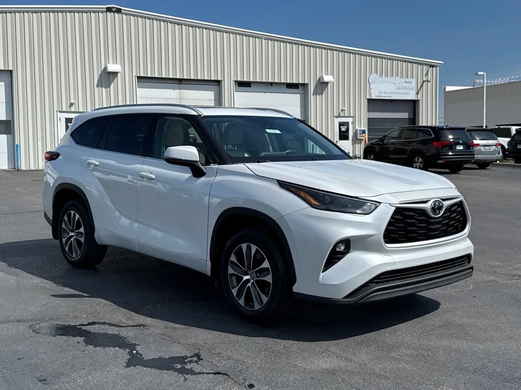 Used 2022 Toyota Highlander XLE