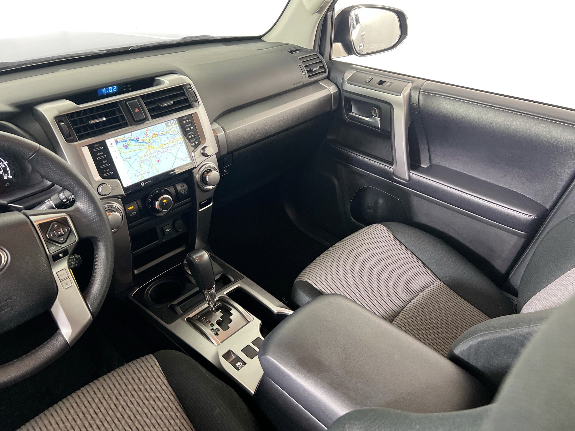 Used 2020 Toyota 4Runner SR5 AWD/4WD image 22
