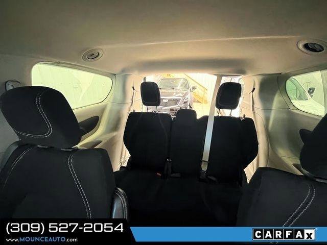 Used 2022 Chrysler Voyager LX FWD image 12