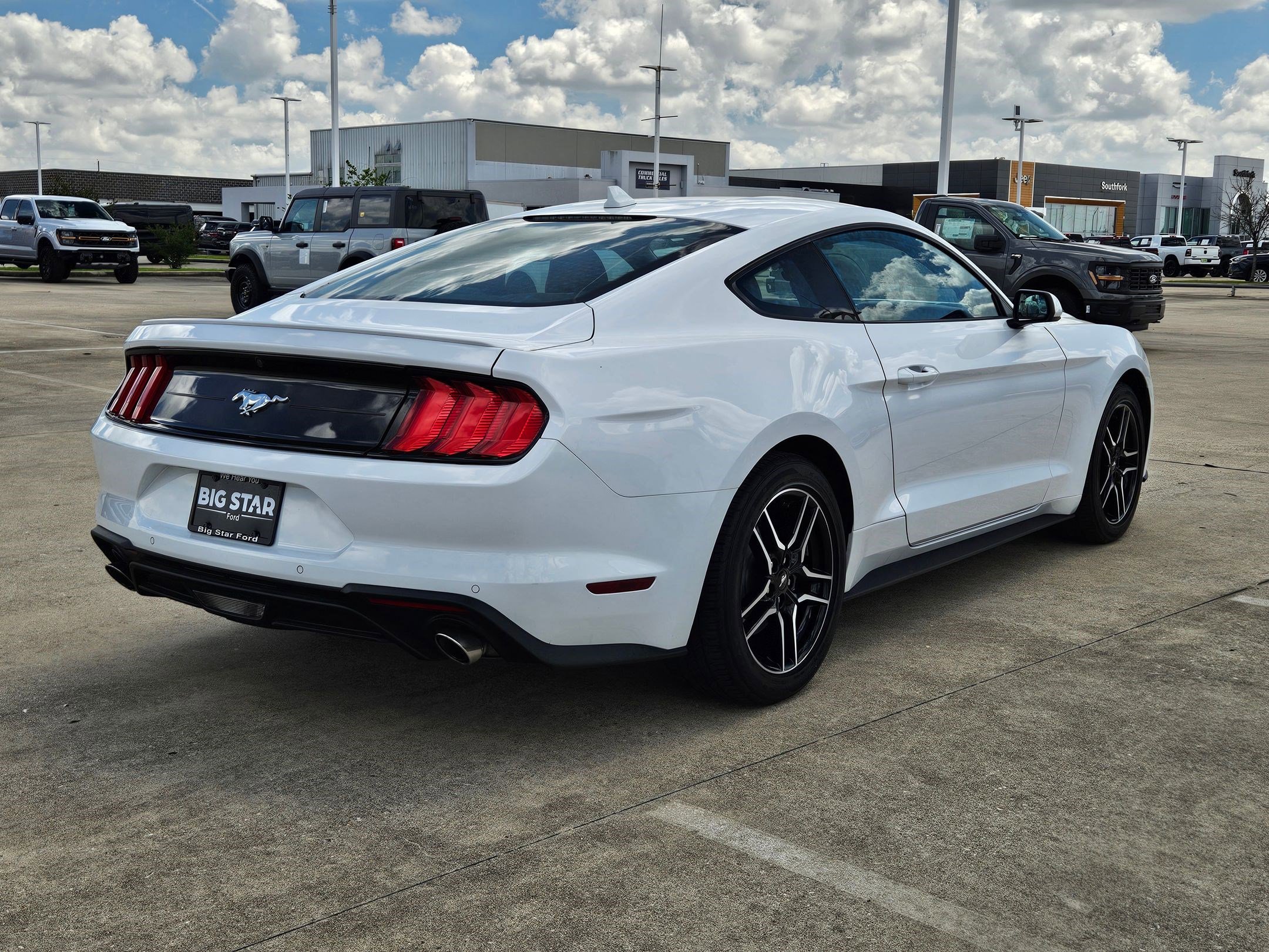 Used 2023 Ford Mustang Premium image 3
