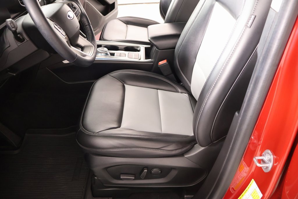 Used 2022 Ford Explorer XLT w/ Equipment Group 202A image 12