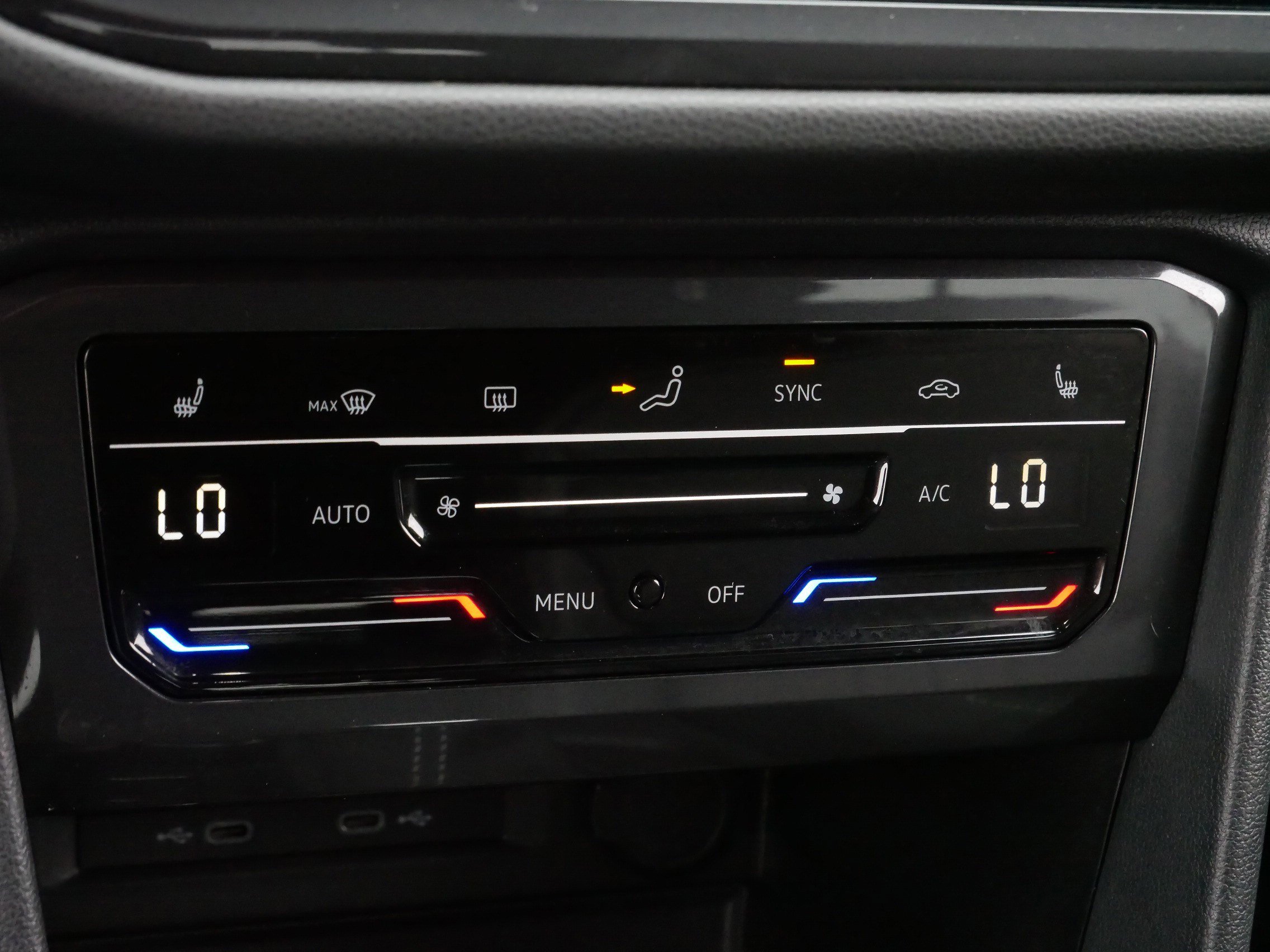 Certified 2022 Volkswagen Tiguan SE image 24