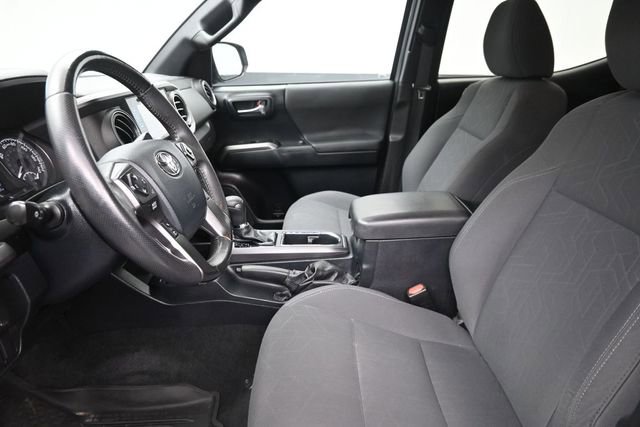Used 2019 Toyota Tacoma TRD Sport AWD/4WD image 17