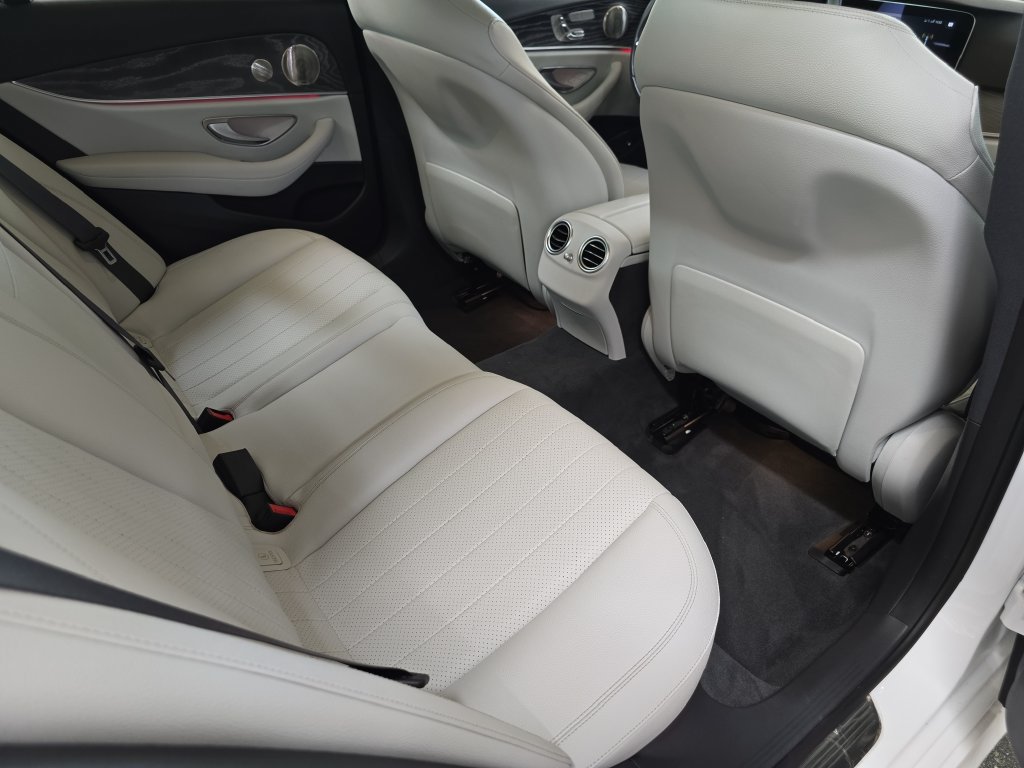 Used 2022 Mercedes-Benz E 350 Sedan image 16