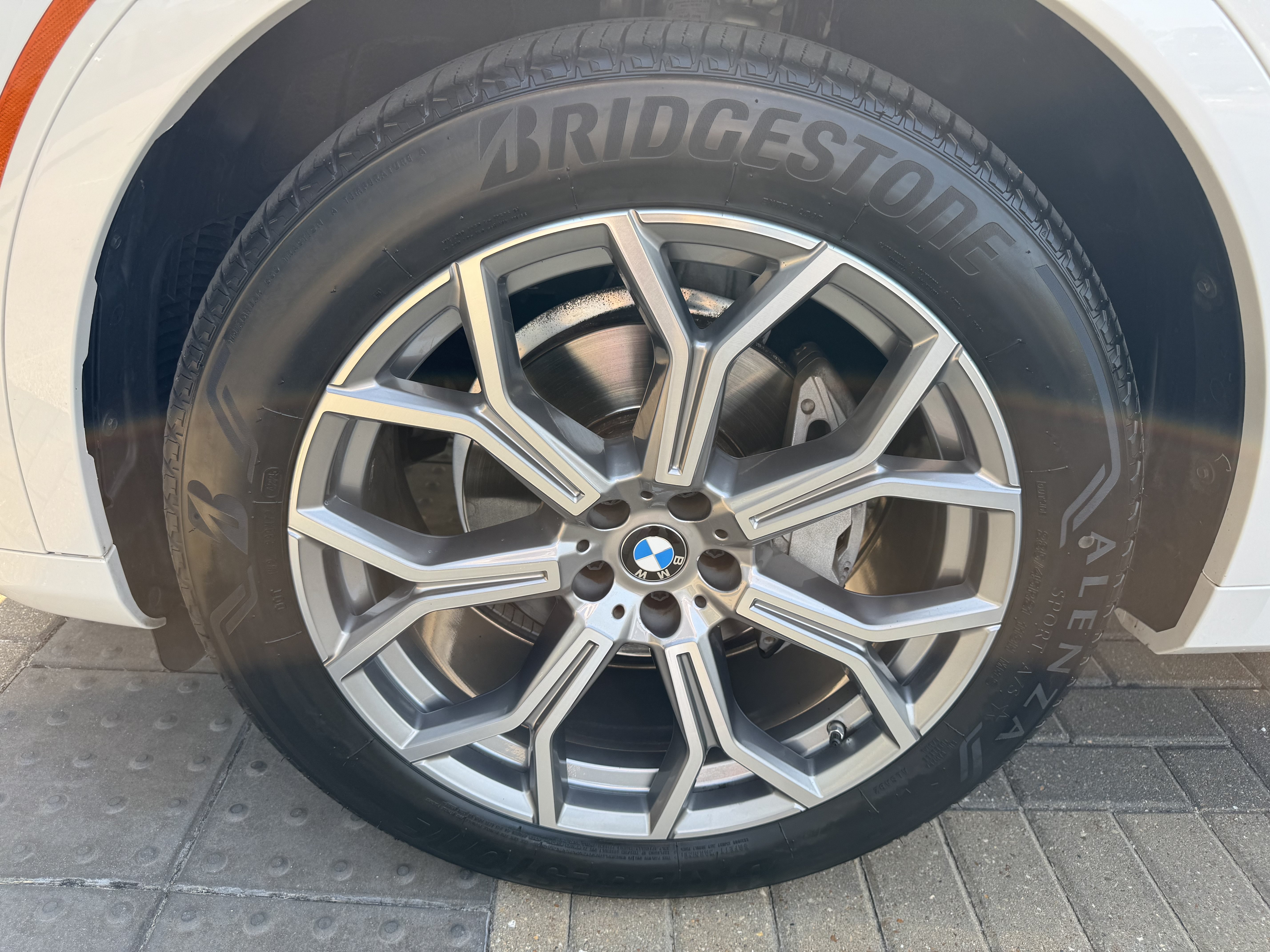 Used 2022 BMW X7 xDrive40i w/ Premium Package AWD/4WD image 9