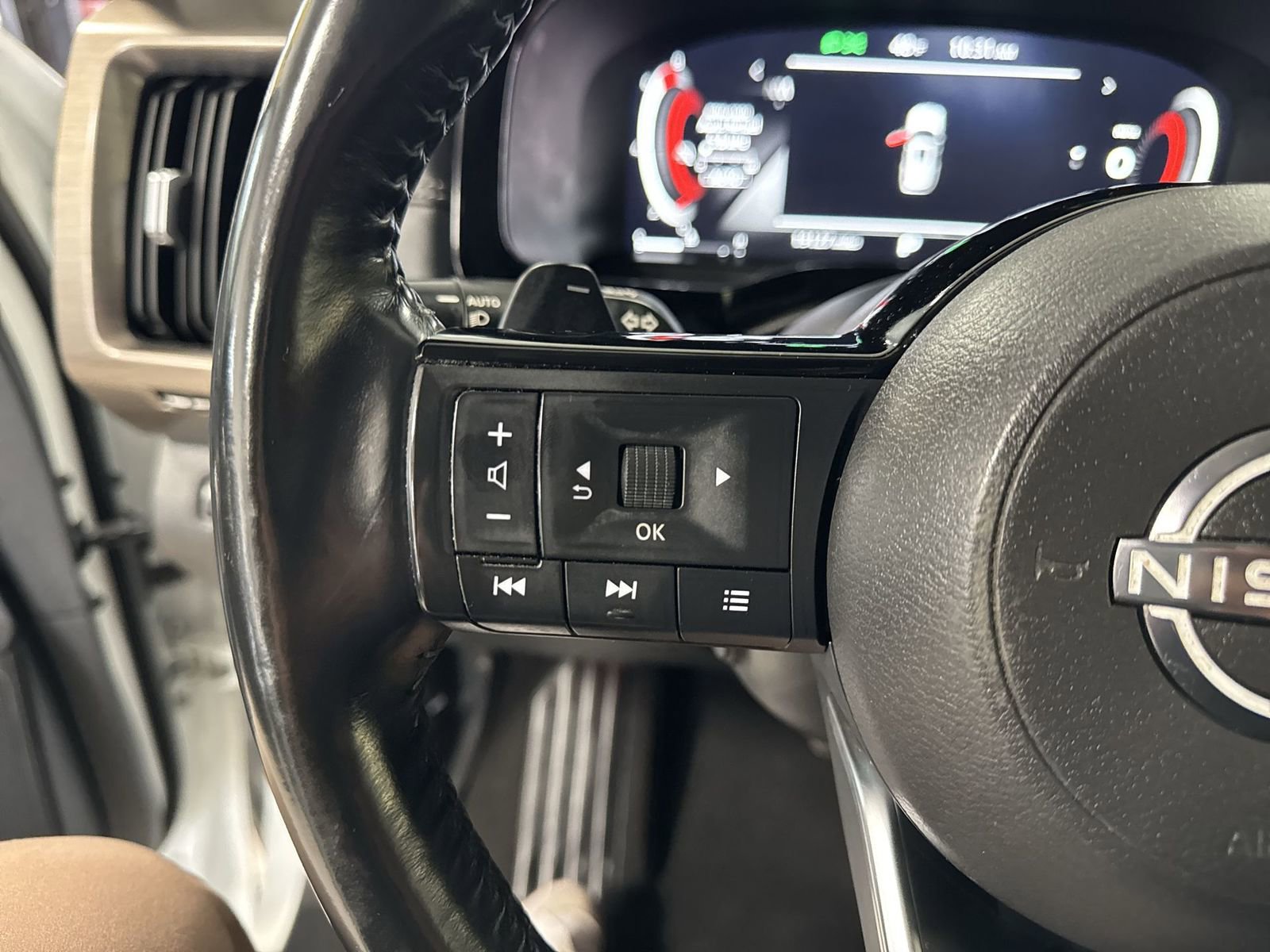Certified 2023 Nissan Pathfinder Platinum image 21