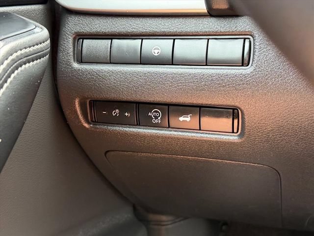 Used 2025 Nissan Rogue SV AWD/4WD image 26