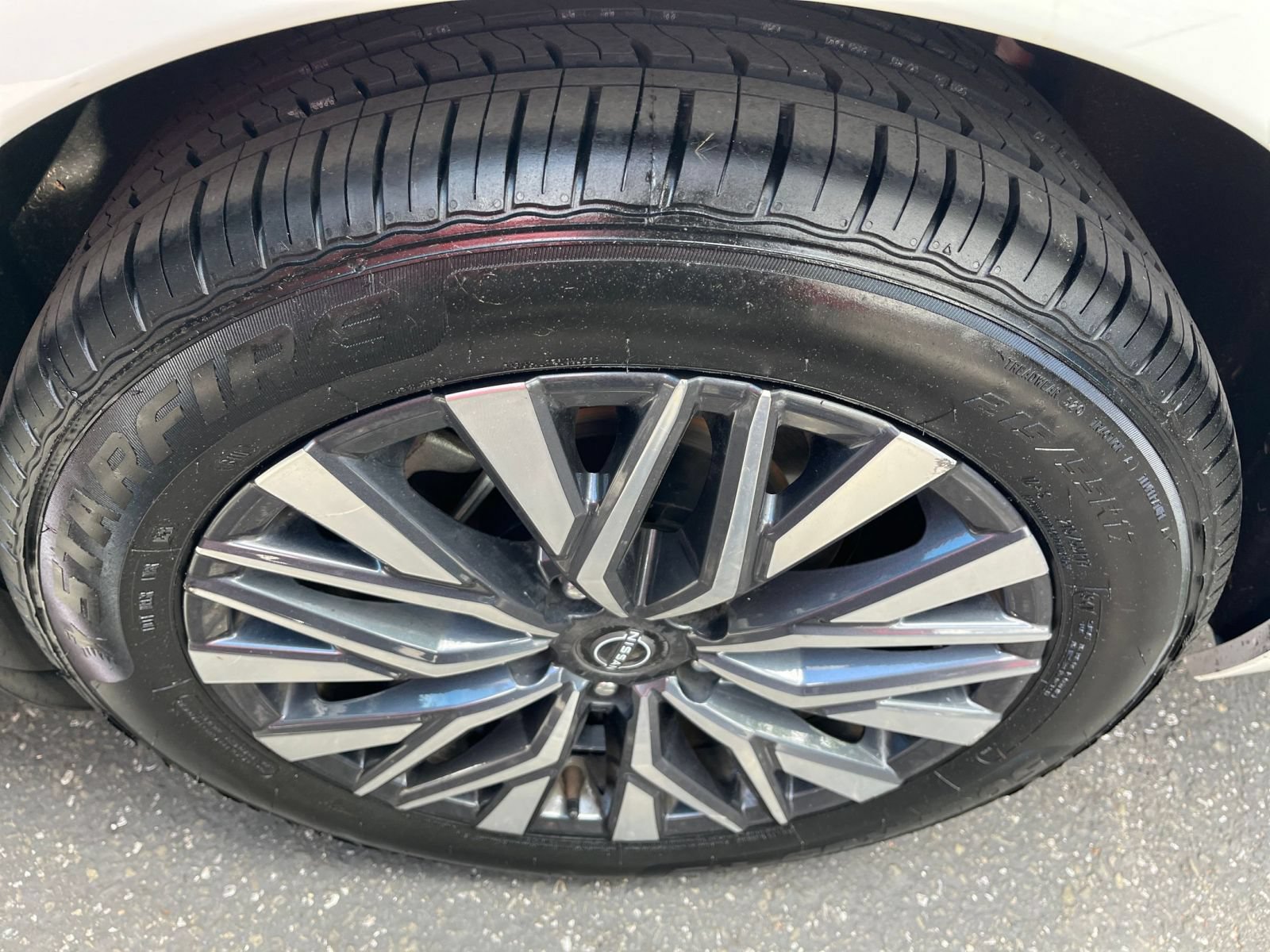 Used 2025 Nissan Altima 2.5 SV FWD image 30