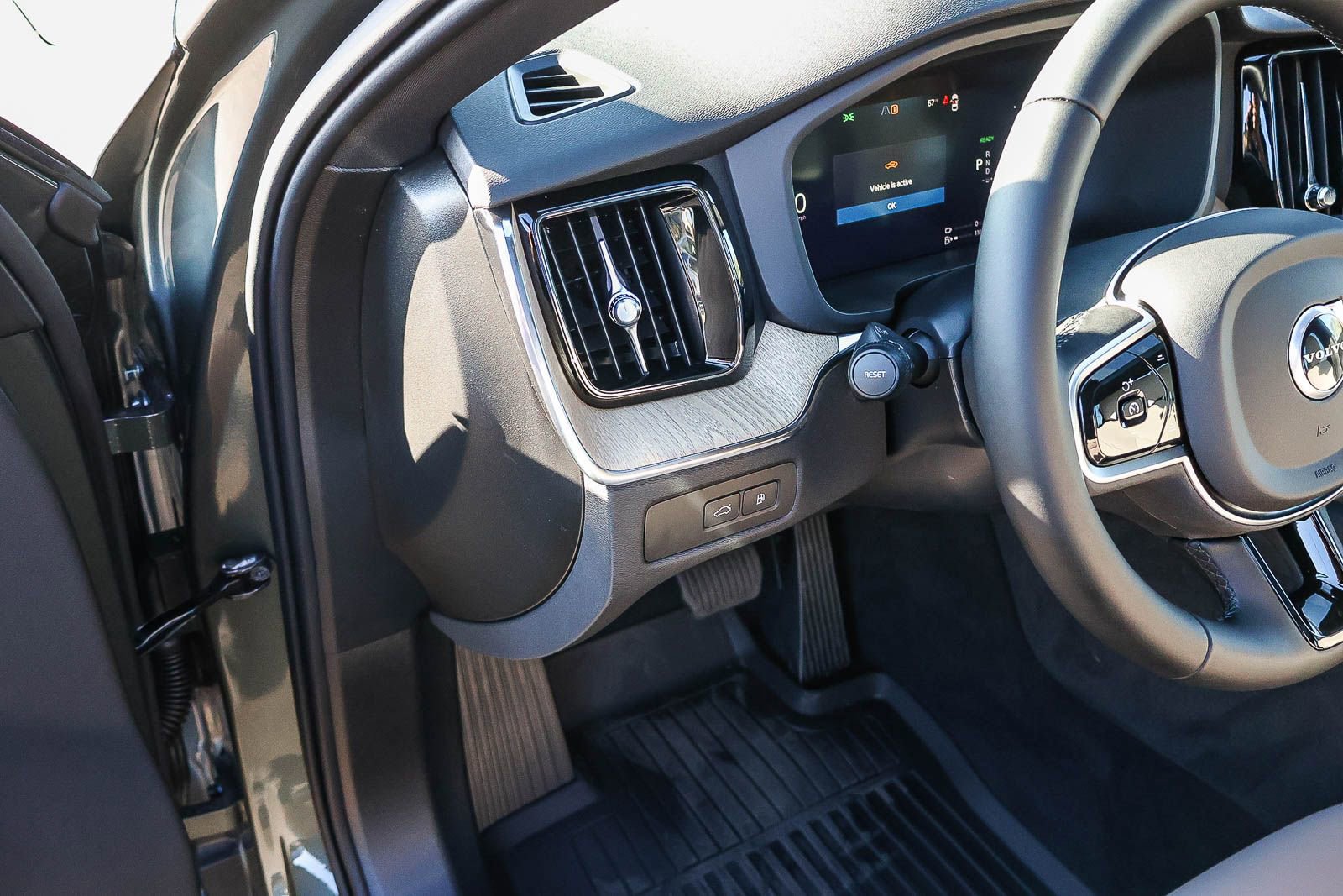 New 2026 Volvo XC60 T8 Plus w/ Climate Package image 34