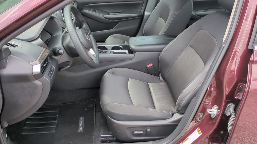Used 2024 Nissan Altima 2.5 SV FWD image 11