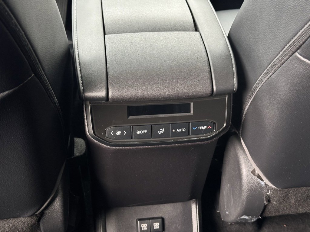 Certified 2021 Toyota Highlander XLE image 8