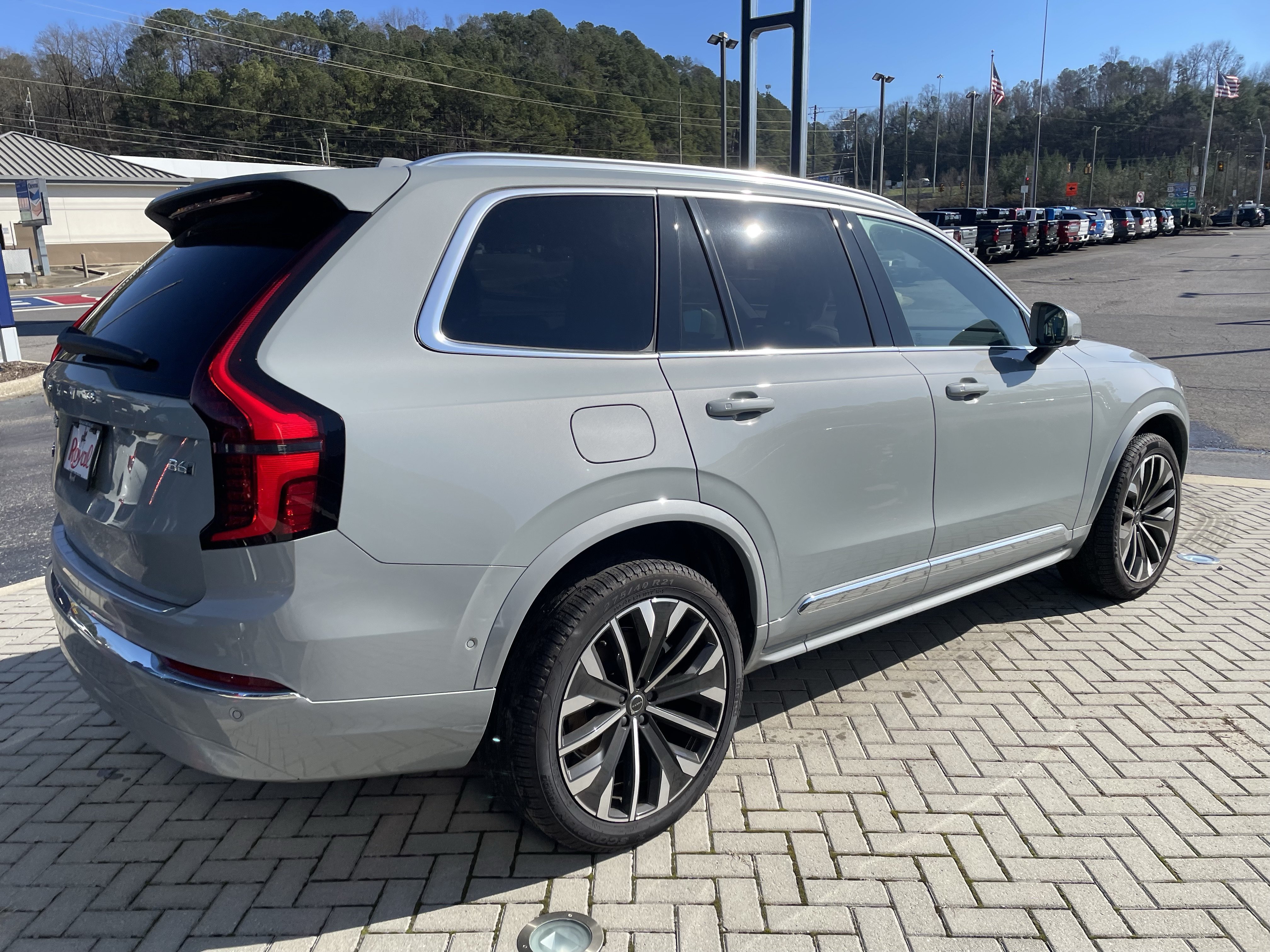 New 2026 Volvo XC90 B6 Plus w/ Protection Package Premier AWD/4WD image 4