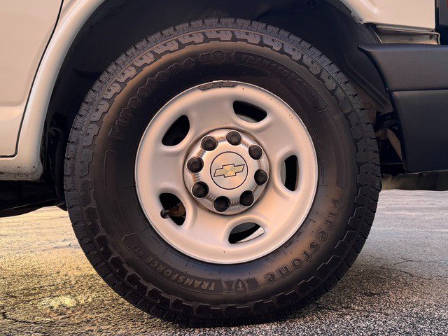 Used 2013 Chevrolet Express 2500 RWD image 22