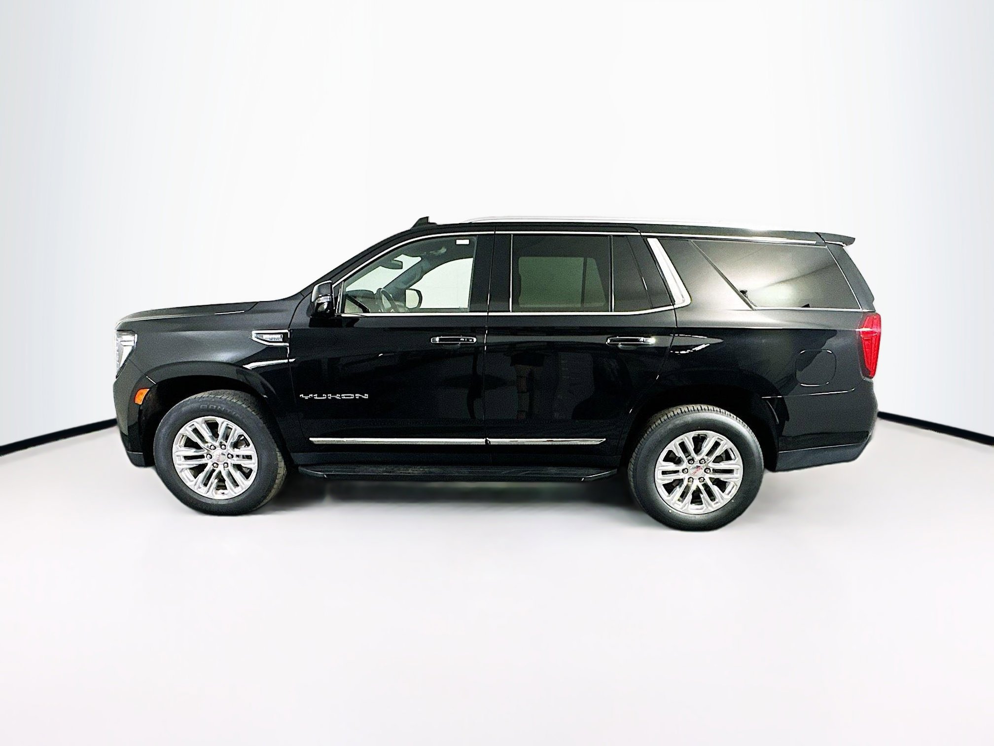 Used 2022 GMC Yukon SLT w/ SLT Luxury Package RWD image 4