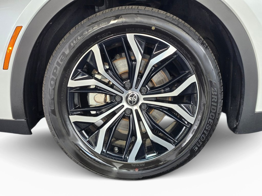 Used 2025 Toyota Crown AWD/4WD image 11