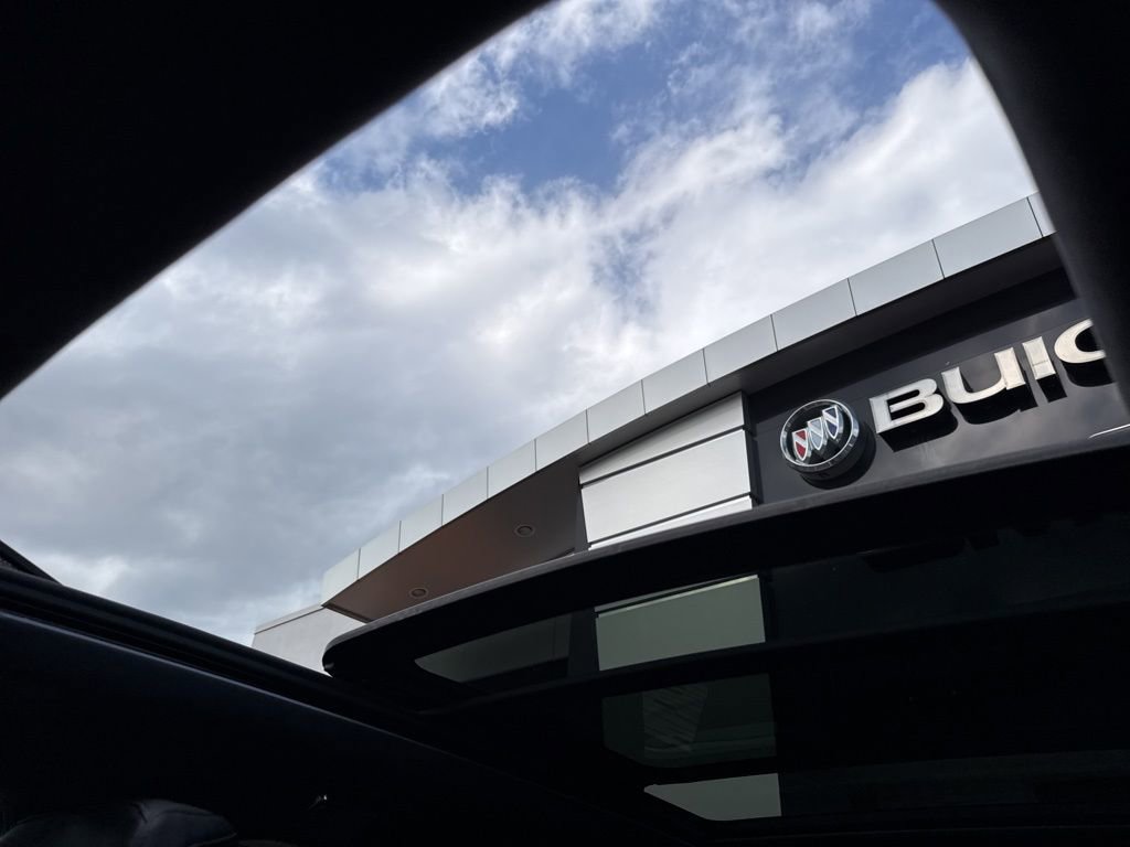 Used 2026 Cadillac Vistiq Platinum w/ LPO, Floor Liner Package AWD/4WD image 40