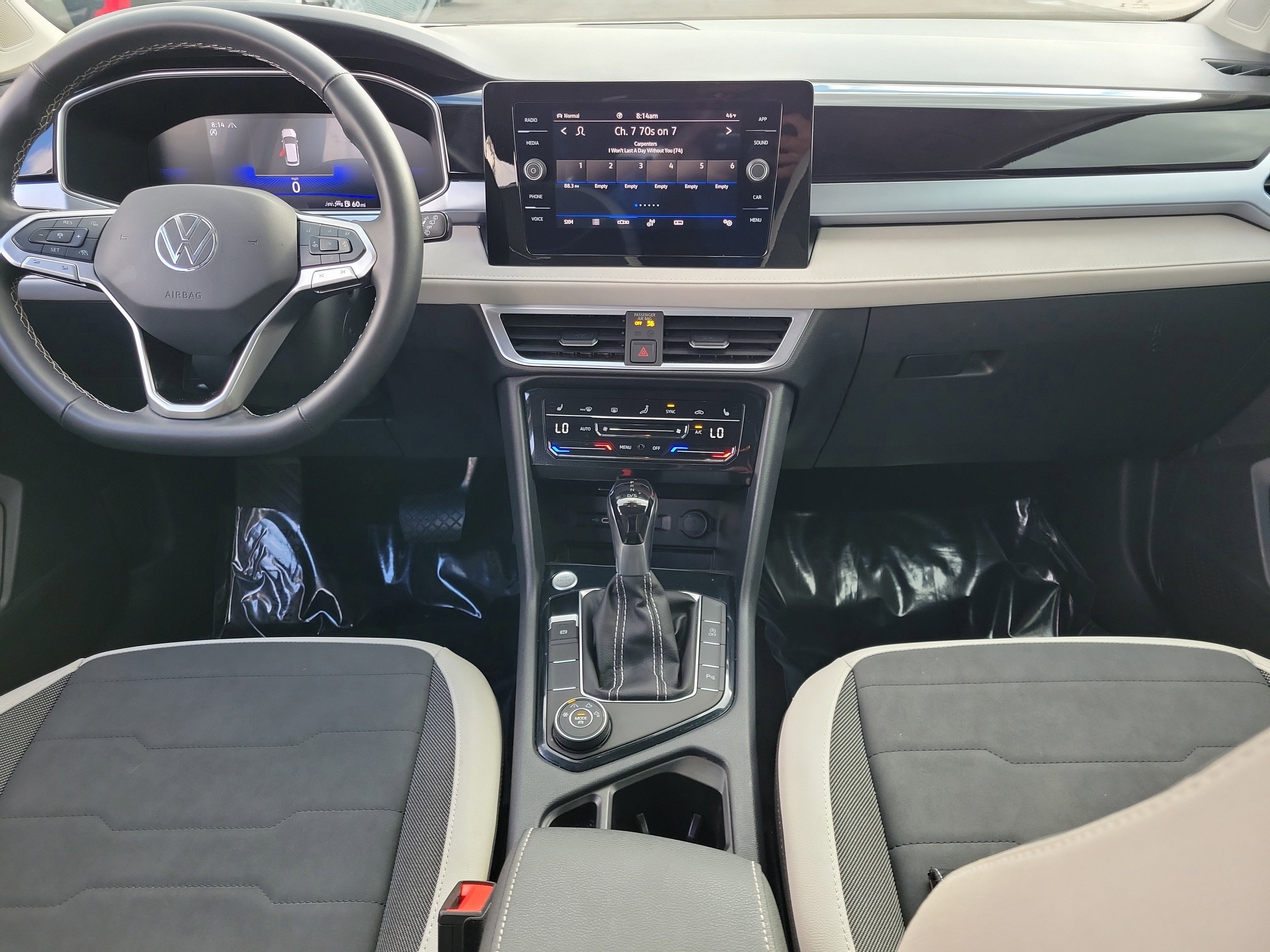 Used 2025 Volkswagen Taos SE image 9