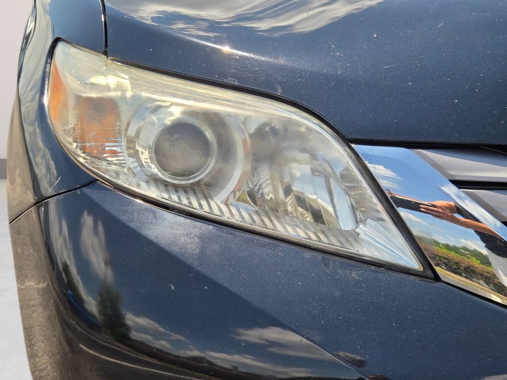 Used 2015 Toyota Sienna XLE w/ XLE Navigation Package FWD image 2