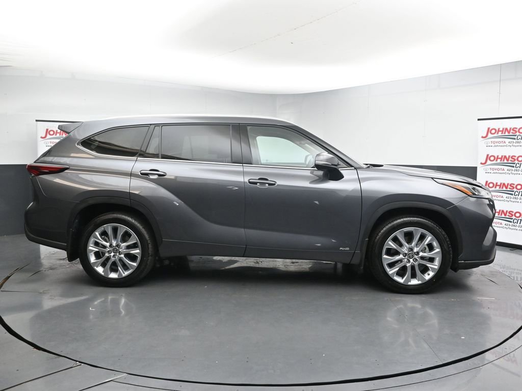 Used 2024 Toyota Highlander Limited AWD/4WD image 9