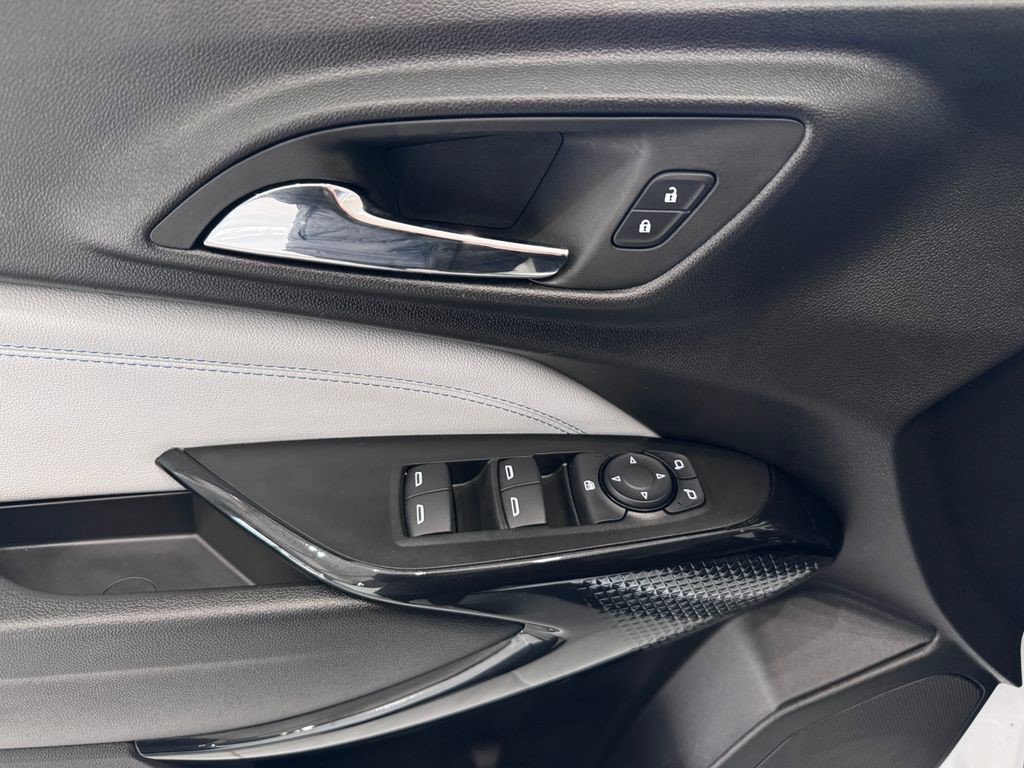 Certified 2025 Chevrolet Trax LT w/ LT Convenience Package image 24