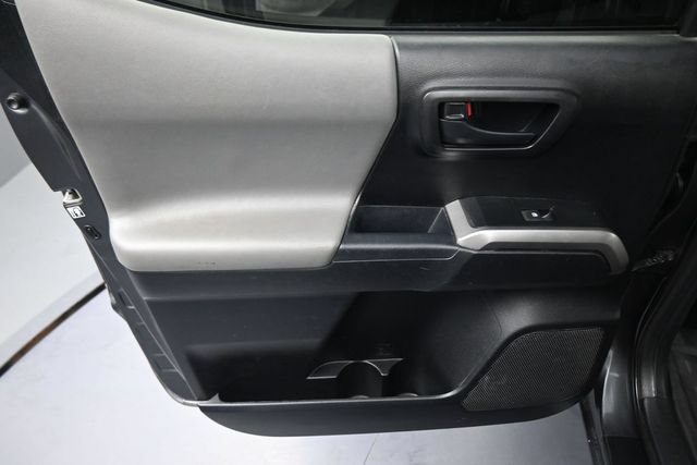 Used 2019 Toyota Tacoma SR5 AWD/4WD image 18