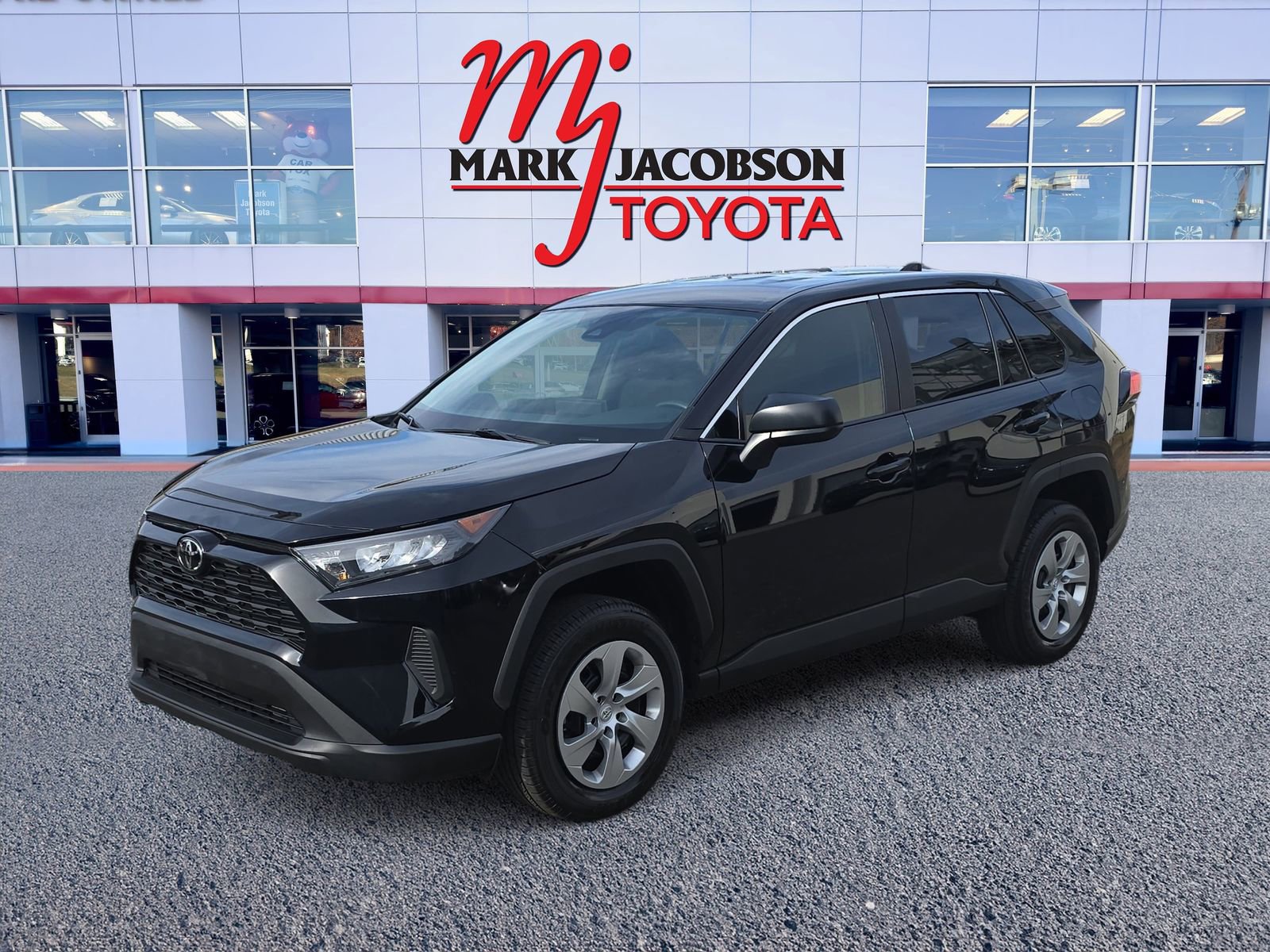 Used 2022 Toyota RAV4 LE image 1