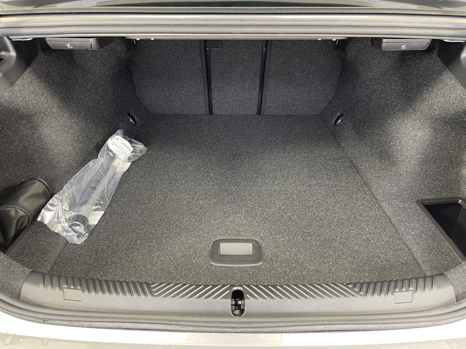 New 2024 BMW i5 eDrive40i w/ Premium Package image 38