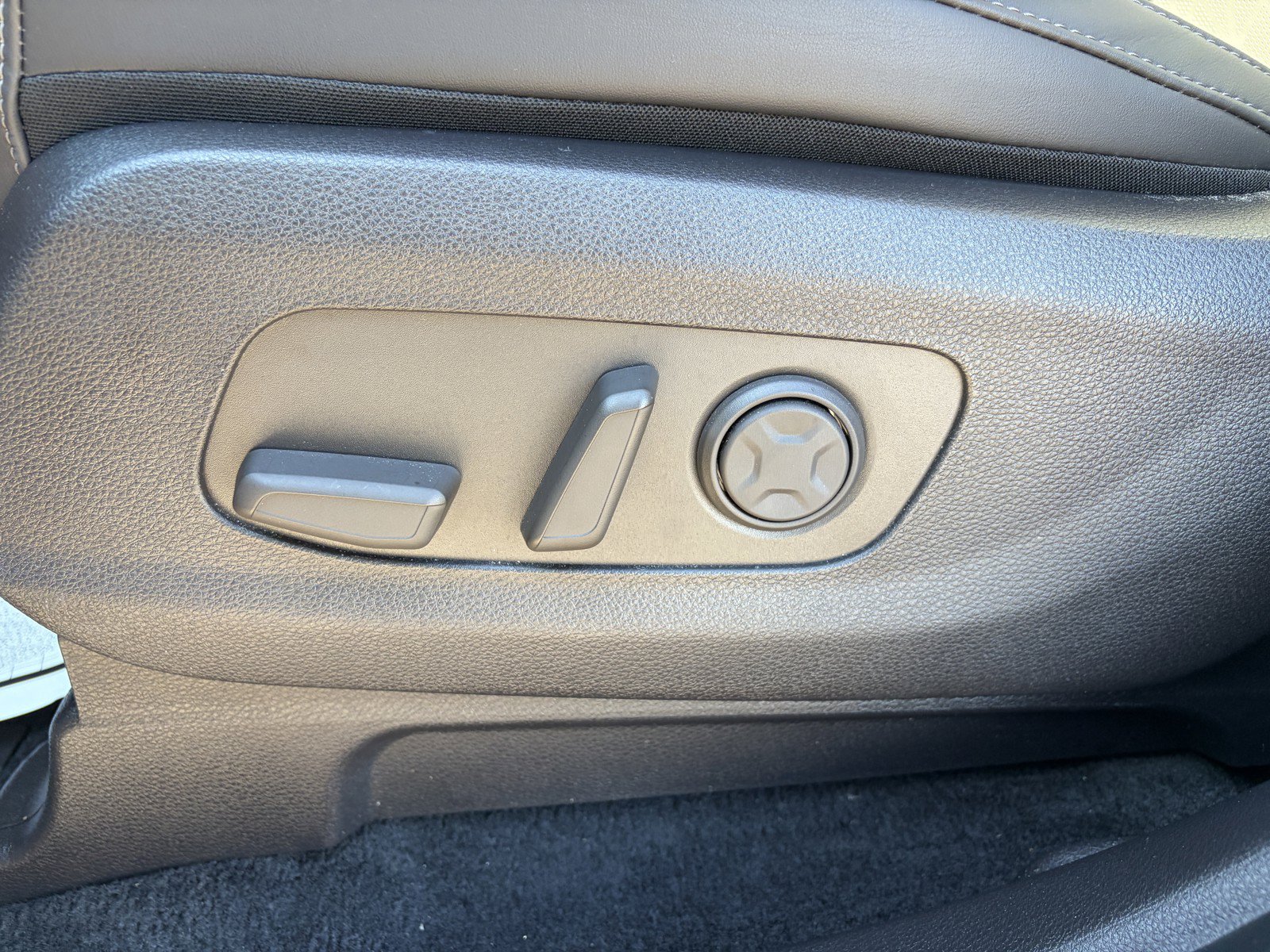 Used 2026 Kia Carnival EX FWD image 14