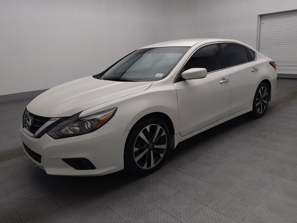 Used 2017 Nissan Altima 2.5 SR image 2