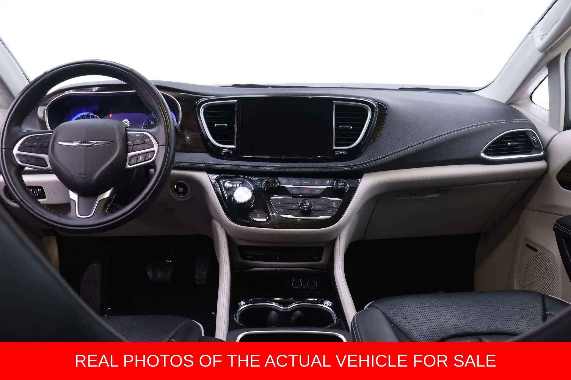 Used 2022 Chrysler Pacifica Limited w/ Uconnect Theater Family Group AWD/4WD image 5
