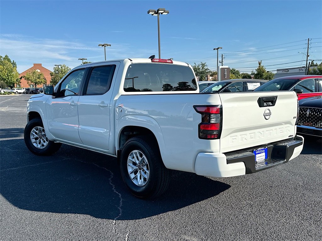 Used 2024 Nissan Frontier SV image 6