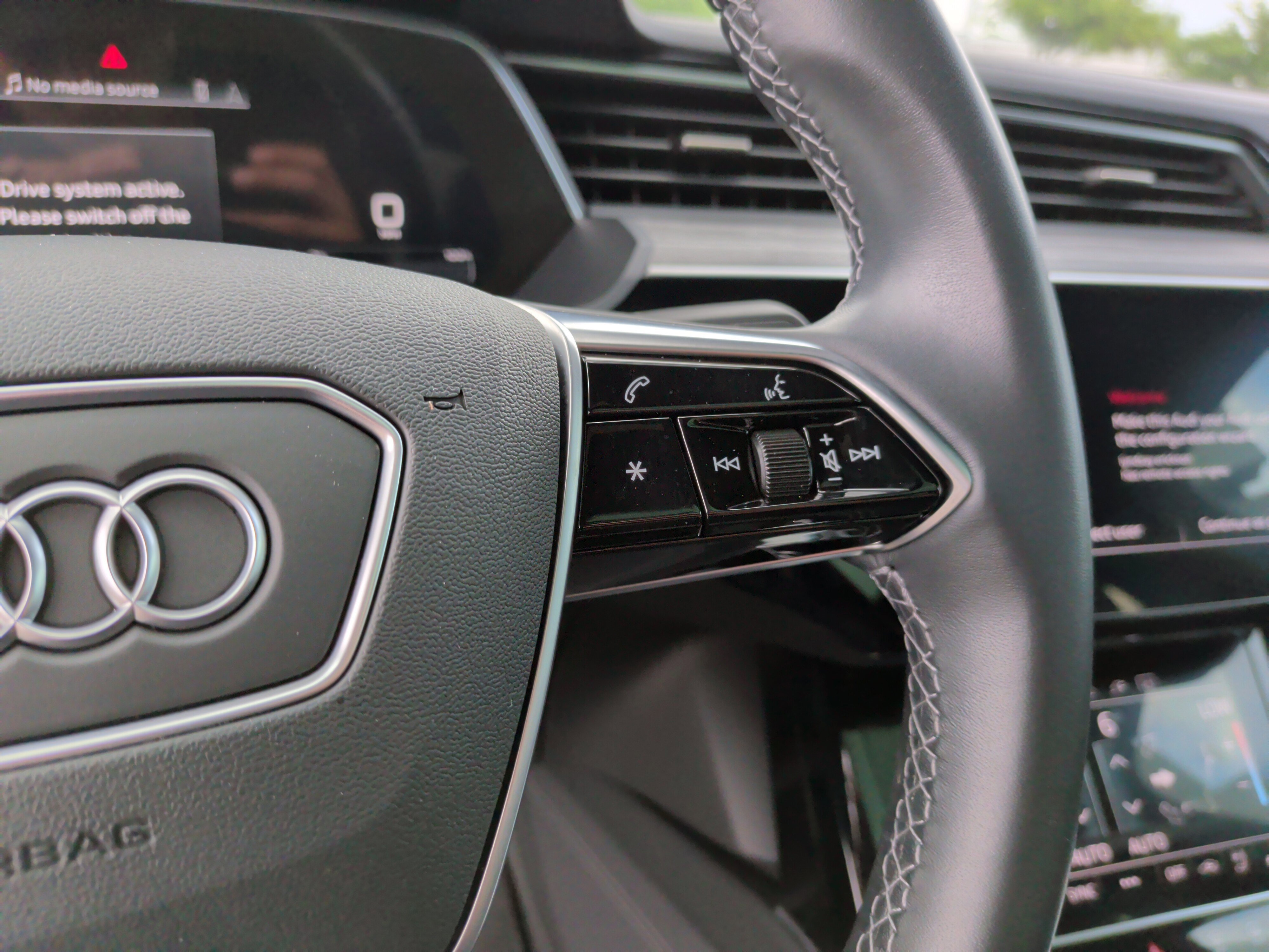 Used 2023 Audi e-tron Premium Plus image 19