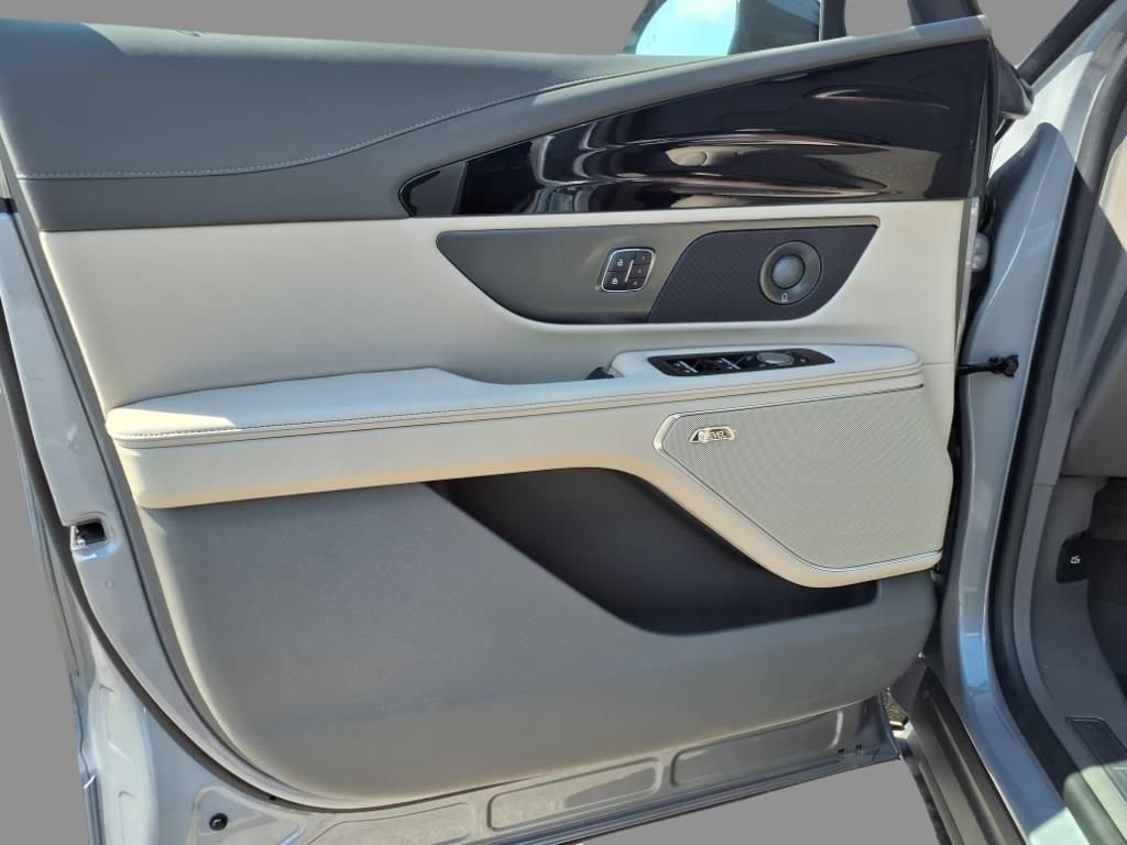 New 2025 Lincoln Nautilus Reserve w/ Jet Appearance Package AWD/4WD image 14
