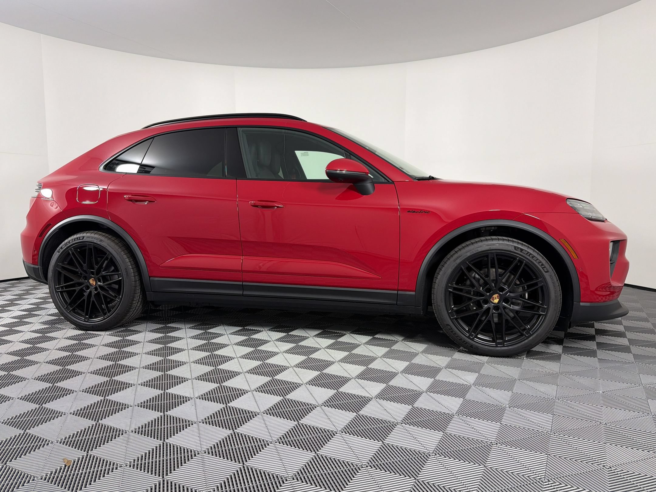 New 2026 Porsche Macan Electric RWD image 8