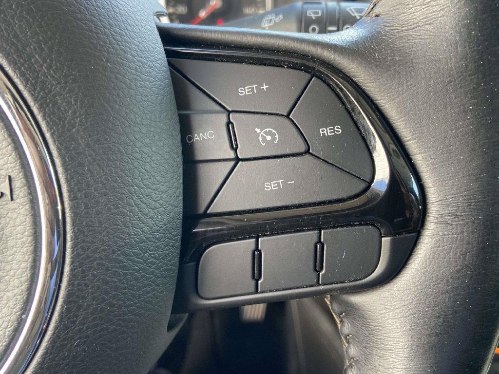 Used 2018 Jeep Renegade Altitude w/ Advanced Technology Group FWD image 35