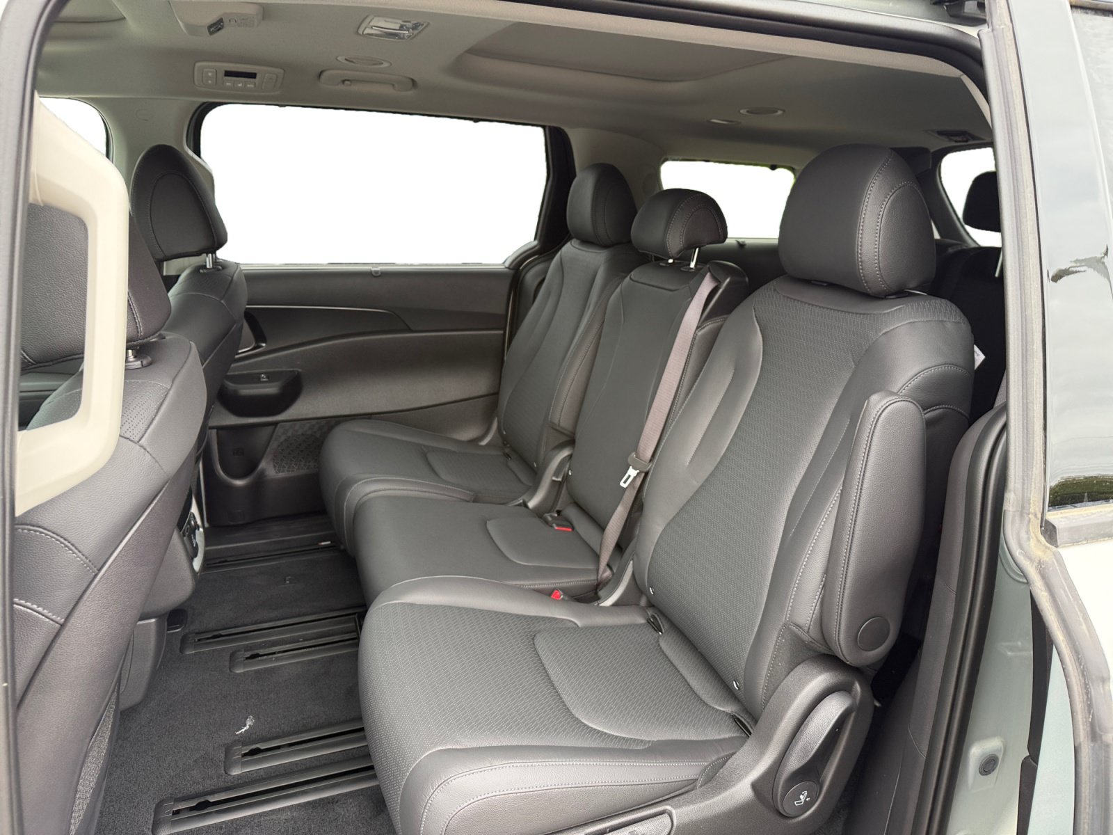 New 2027 Kia Carnival SX Prestige FWD image 16
