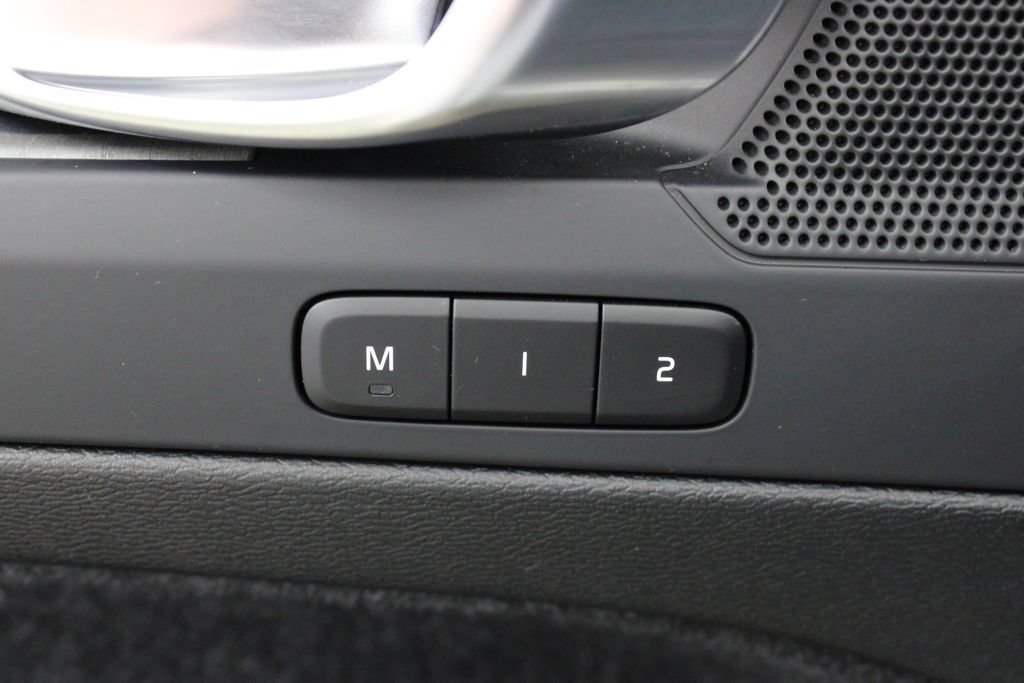 Used 2024 Volvo XC40 B5 Plus w/ Protection Package AWD/4WD image 19