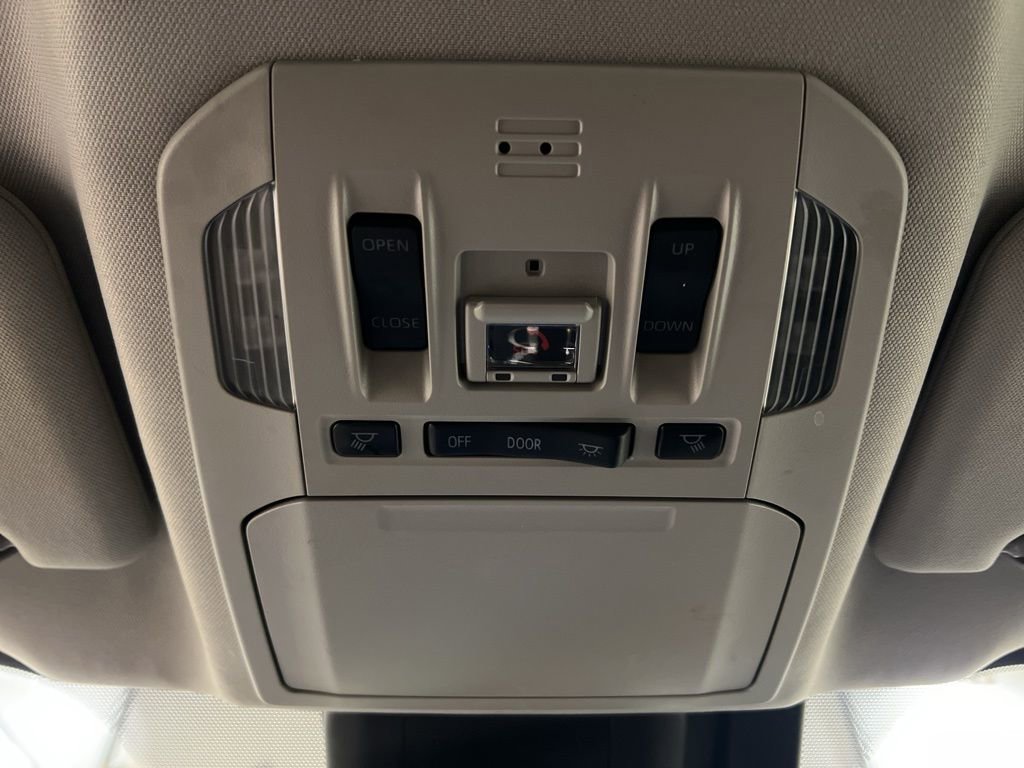 Used 2021 Toyota Highlander XLE image 25