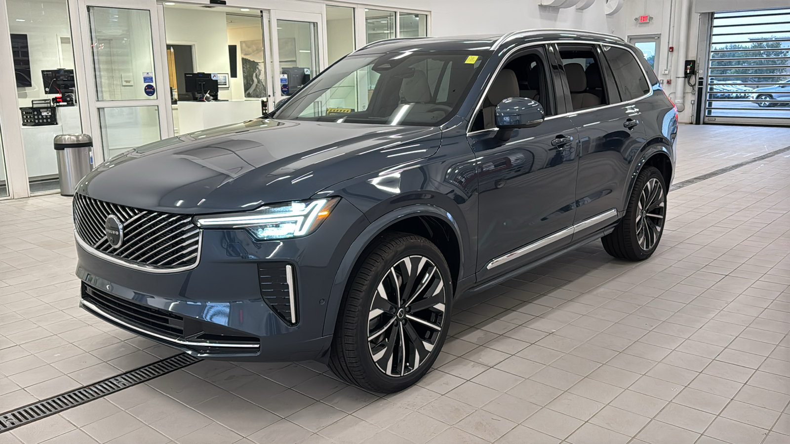 New 2027 Volvo XC90 B6 Plus AWD/4WD image 9