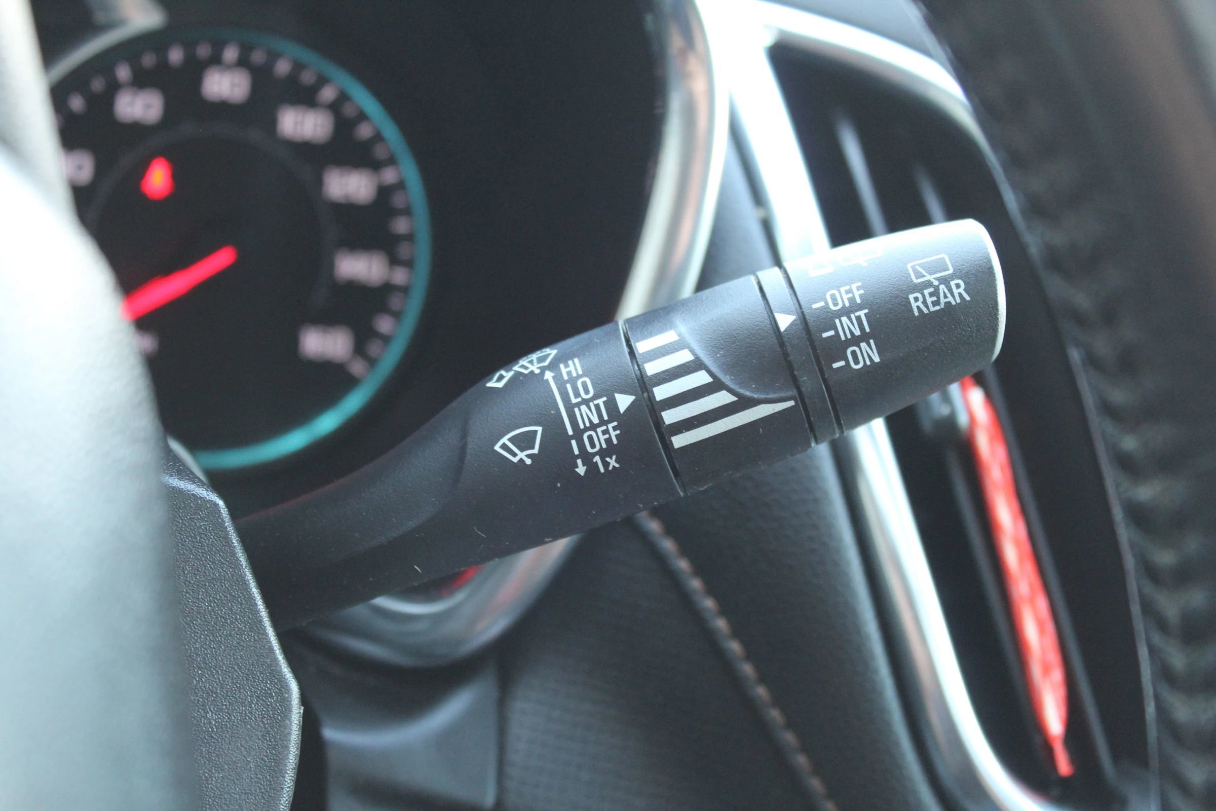 Used 2018 Chevrolet Equinox Premier image 39