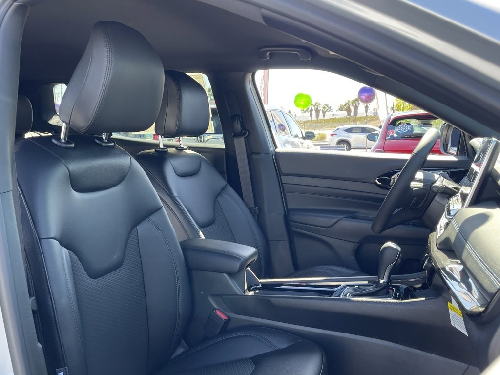 New 2026 Jeep Compass Latitude image 18