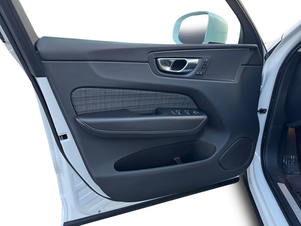 Certified 2023 Volvo XC60 B5 Core image 10